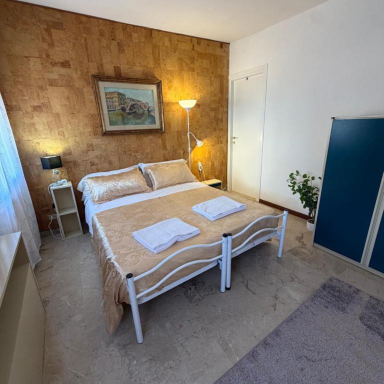 Royal Guest House Venice - Triple Room with City View - 10