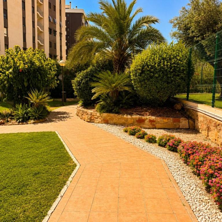 Spacious 2BR Pool Parking Near the Beach - Apartment - 4
