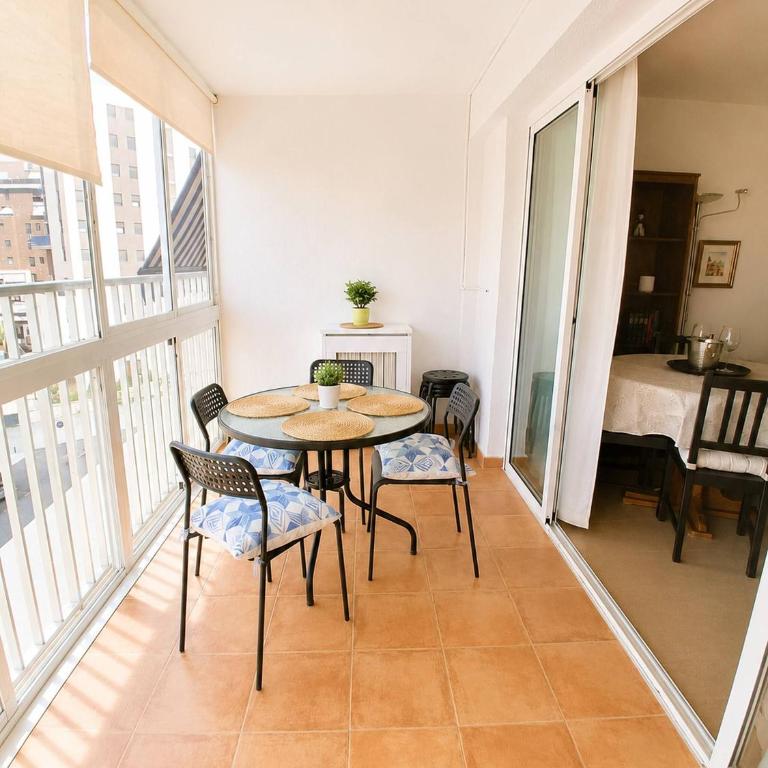 Spacious 2BR Pool Parking Near the Beach - Apartment - 23