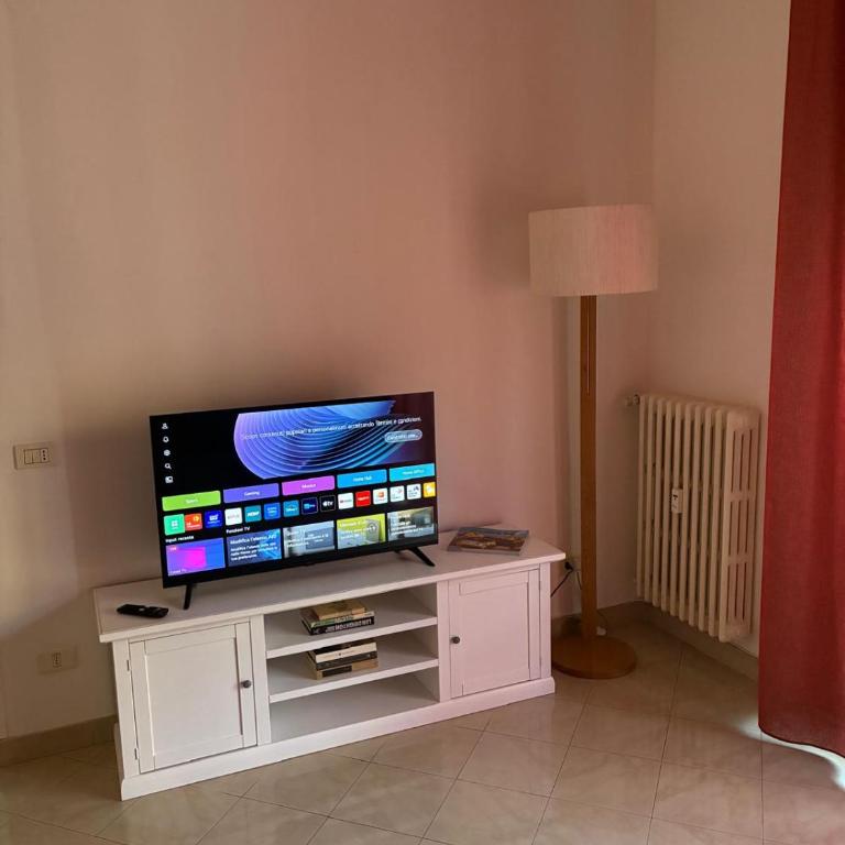 Modern Workspace Apt - Lift, AC & Local Vibes - One-Bedroom Apartment - 4