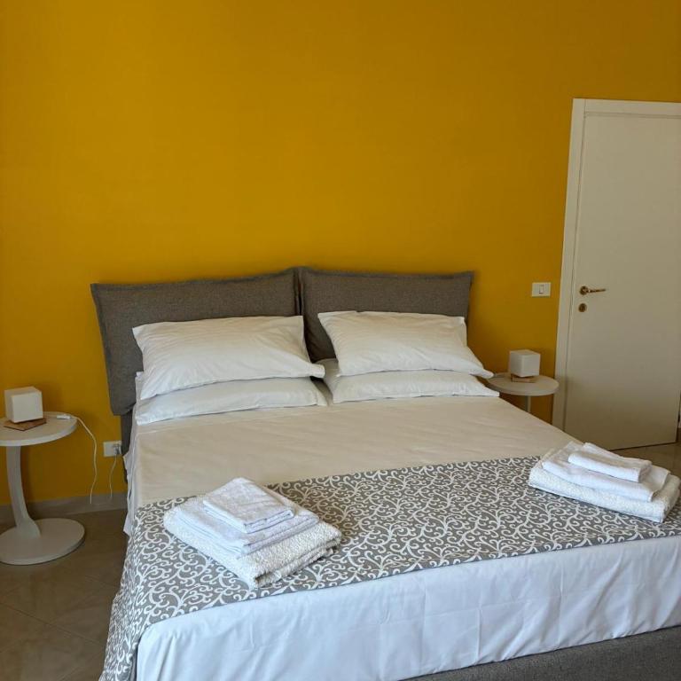 Modern Workspace Apt - Lift, AC & Local Vibes - One-Bedroom Apartment - 9