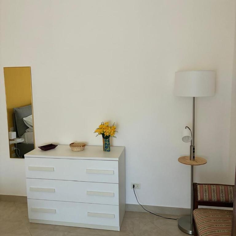 Modern Workspace Apt - Lift, AC & Local Vibes - One-Bedroom Apartment - 13