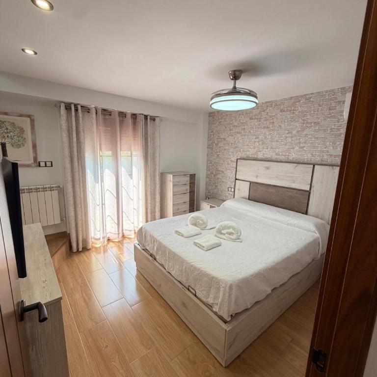 Alojamiento Paseo del Cerezuelo - Casa de 4 dormitorios - 3
