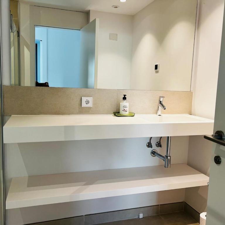 Brand New XL Terrace 2 Bedrooms 2 Bathrooms Pool Parking - Apartamento de 2 dormitorios - 48