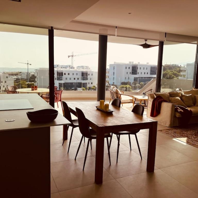 Brand New XL Terrace 2 Bedrooms 2 Bathrooms Pool Parking - Apartamento de 2 dormitorios - 58