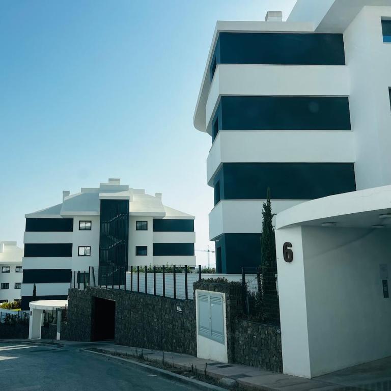 Brand New XL Terrace 2 Bedrooms 2 Bathrooms Pool Parking - Apartamento de 2 dormitorios - 60