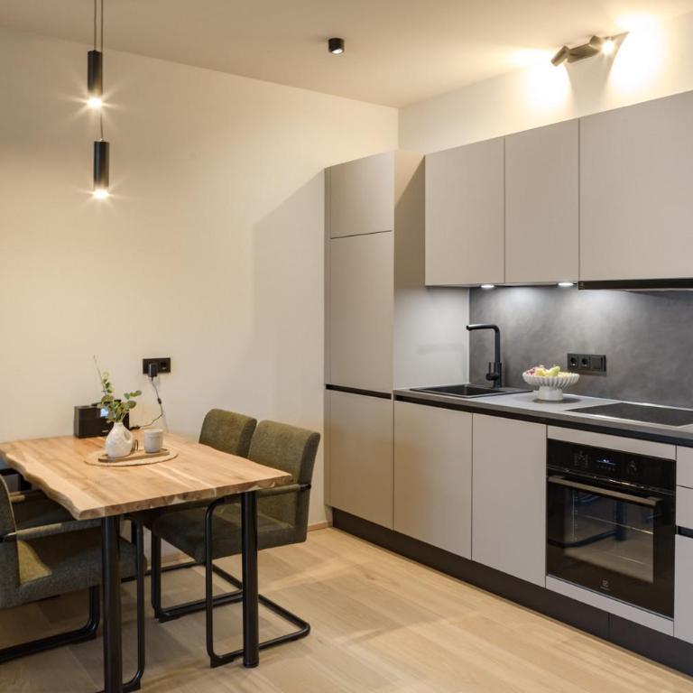DAS AICH - Suite Elva by AA Holiday Homes - Apartment mit Balkon - 13