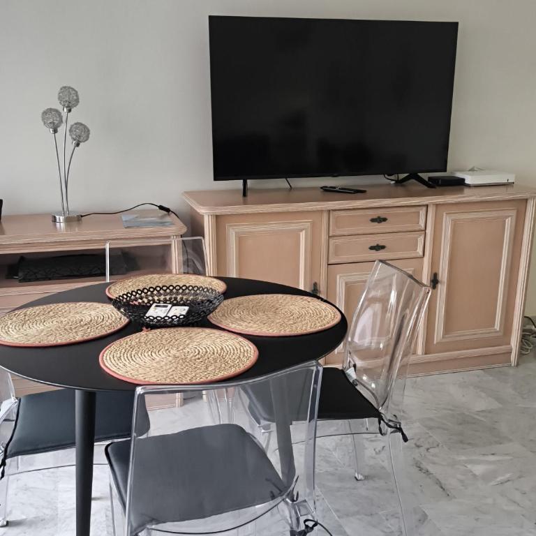 SELI 2 pièces CLIMATISÉ CLASSÉ 52 M2 terrasse 20m2 PLAGES PISCINE ANTIBES avec PARKING PRIVATIF - One-Bedroom Apartment - 19