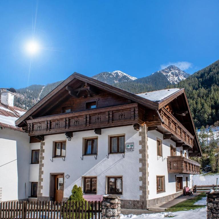Ferienhaus am Spielroan Beate Gstrein - Ferienhaus mit 4 Zimmern - 1