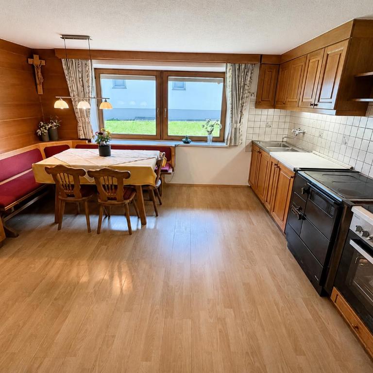 Ferienhaus am Spielroan Beate Gstrein - Ferienhaus mit 4 Zimmern - 2