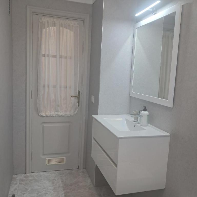 Centric 2 bedrooms Apartment near to the beach - newly renovated bathroom and bedrooms - by TENERIFEHINTS - Appartamento con 2 Camere da Letto - 10
