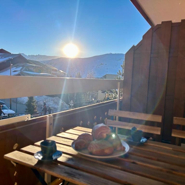 Cozy chalet slopes Balcony - One-Bedroom House - 5
