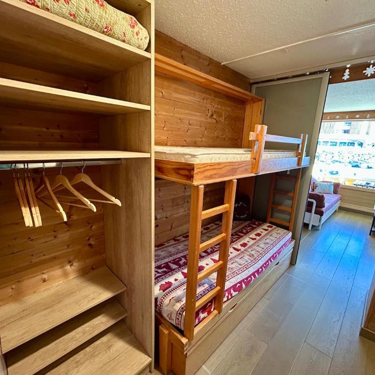 Cozy chalet slopes Balcony - One-Bedroom House - 6