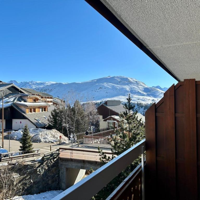 Cozy chalet slopes Balcony - One-Bedroom House - 7