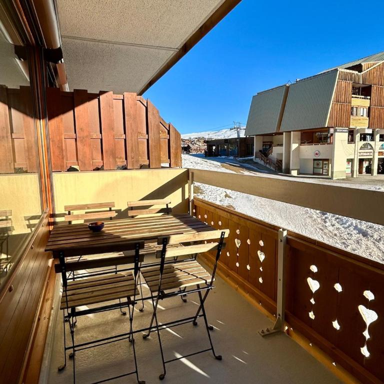 Cozy chalet slopes Balcony - One-Bedroom House - 16