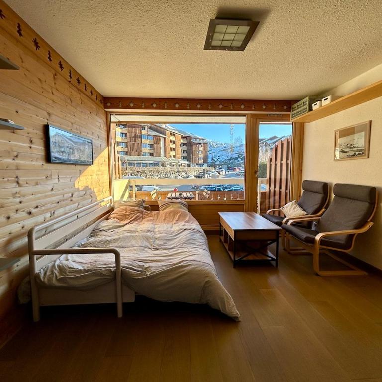 Cozy chalet slopes Balcony - One-Bedroom House - 17