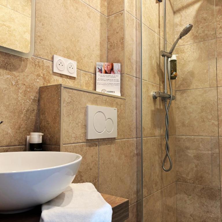 Adonis Sanary Grand Hôtel des Bains - Chambre Double Confort - 25