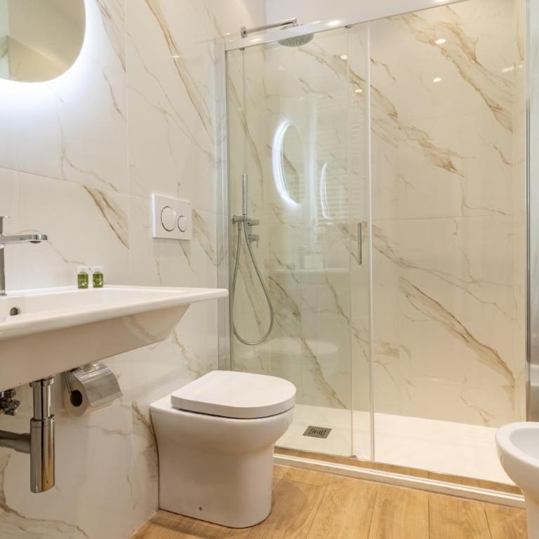 September's Suites - mytouristhome - Camera Matrimoniale con Vasca Idromassaggio - 5