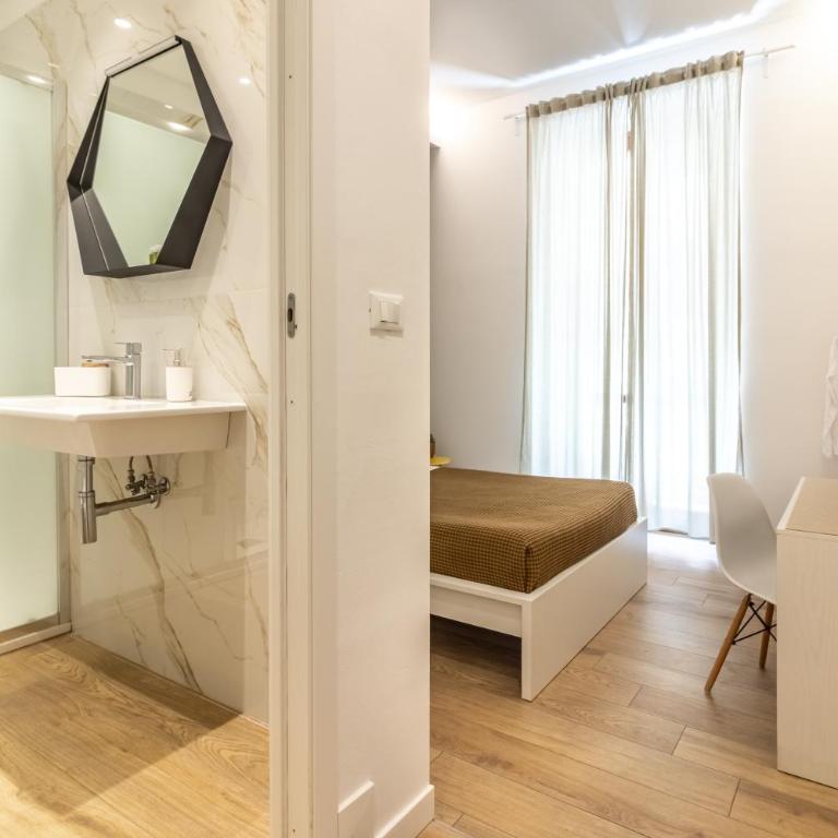 September's Suites - mytouristhome - Camera Matrimoniale con Balcone - 1