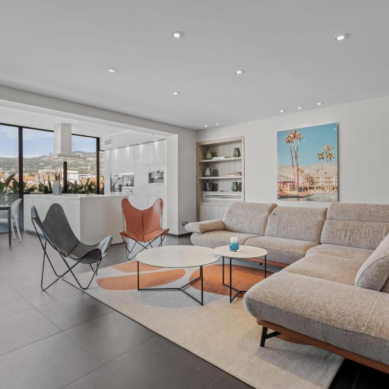 REF 905 - Cannes Centre - Penthouse à louer - Appartement - 3