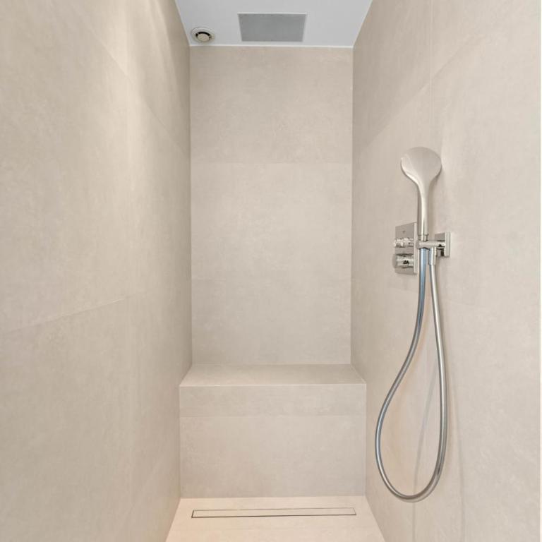 REF 905 - Cannes Centre - Penthouse à louer - Appartement - 8
