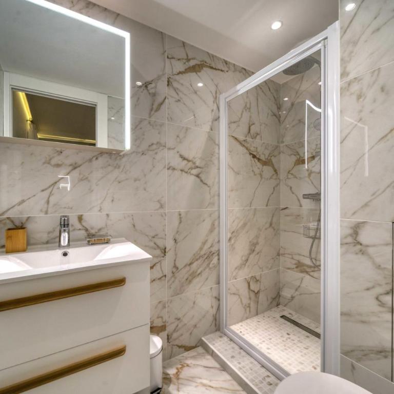 REF 1408 - Cannes Arrière Croisette - Appartement vue mer à louer - Appartement - 17