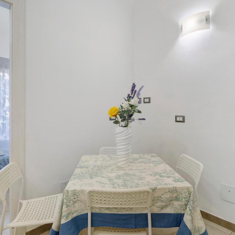 Maison Vivian Rooms - Two-Bedroom Deluxe Apartment with Balcony - 7