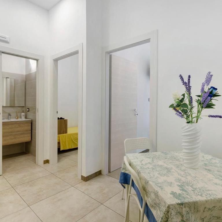 Maison Vivian Rooms - Two-Bedroom Deluxe Apartment with Balcony - 8
