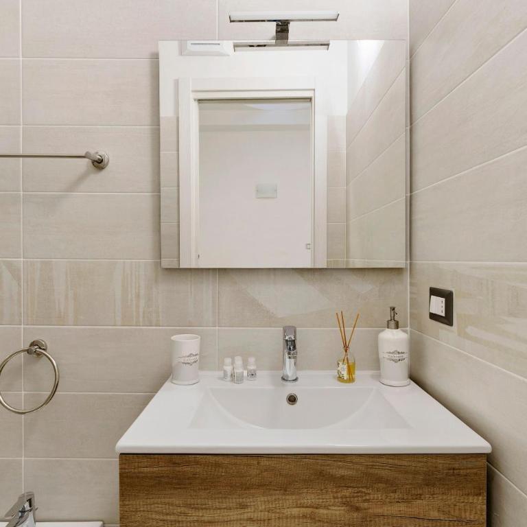 Maison Vivian Rooms - Two-Bedroom Deluxe Apartment with Balcony - 12
