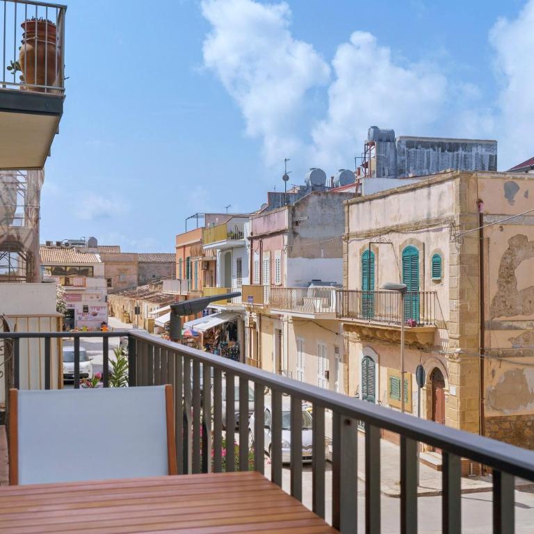 Maison Vivian Rooms - Two-Bedroom Deluxe Apartment with Balcony - 20