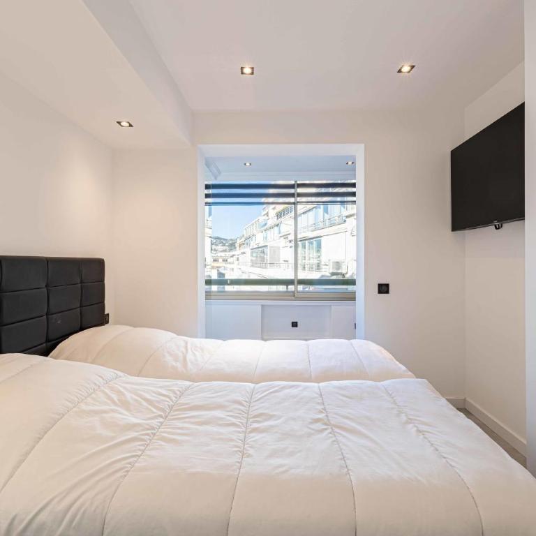 REF 1962 - Face mer à Cannes - 5 minutes du Palais des Festivals - Appartement - 10