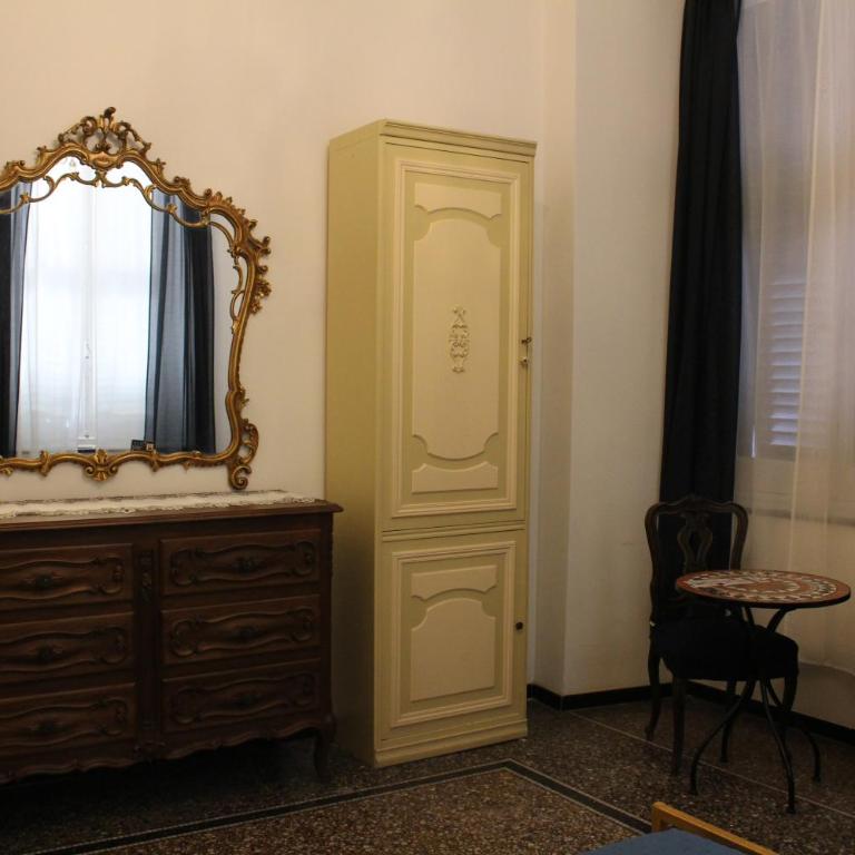 Genova Antica - Double Room with Shared Bathroom - 4