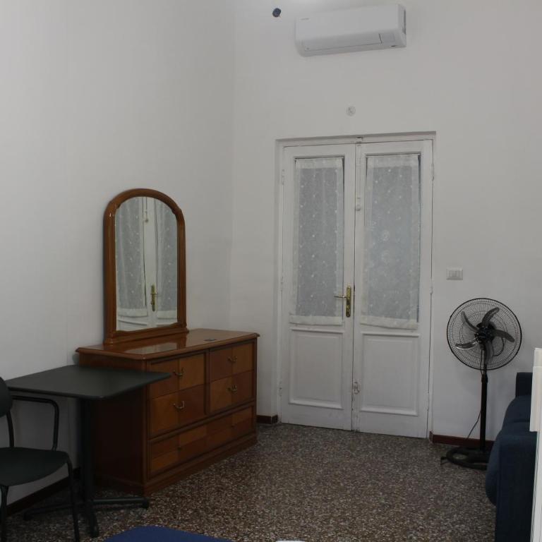 Genova Antica - Double Room with Private Bathroom - 13