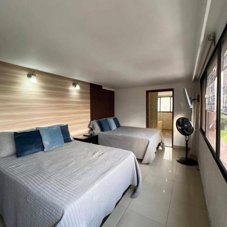 Emerald Terrace - Deluxe Double Room with Bath - 3