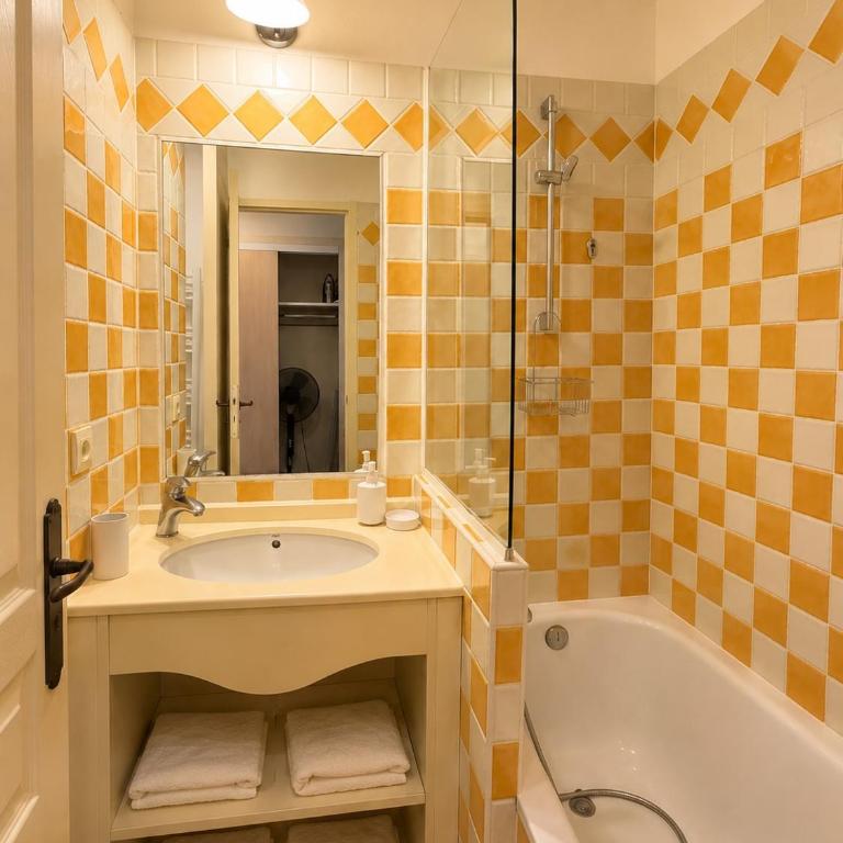 Charming stay for 4, Sea view, pool in Cannes - Appartement 2 Chambres - 22