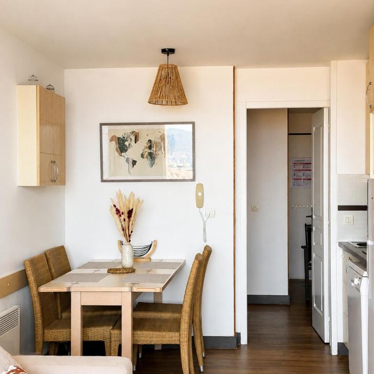 Charming stay for 4, Sea view, pool in Cannes - Appartement 2 Chambres - 28