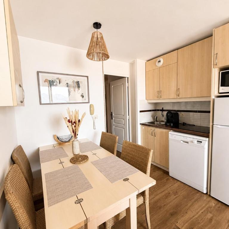 Charming stay for 4, Sea view, pool in Cannes - Appartement 2 Chambres - 32