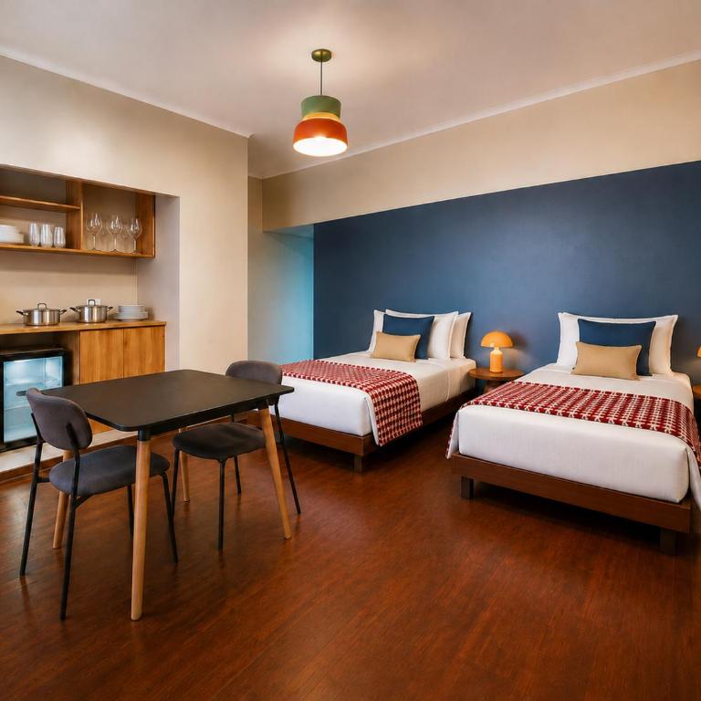 Viajero Lima - Miraflores Hostel - Habitación Triple con vistas - 1