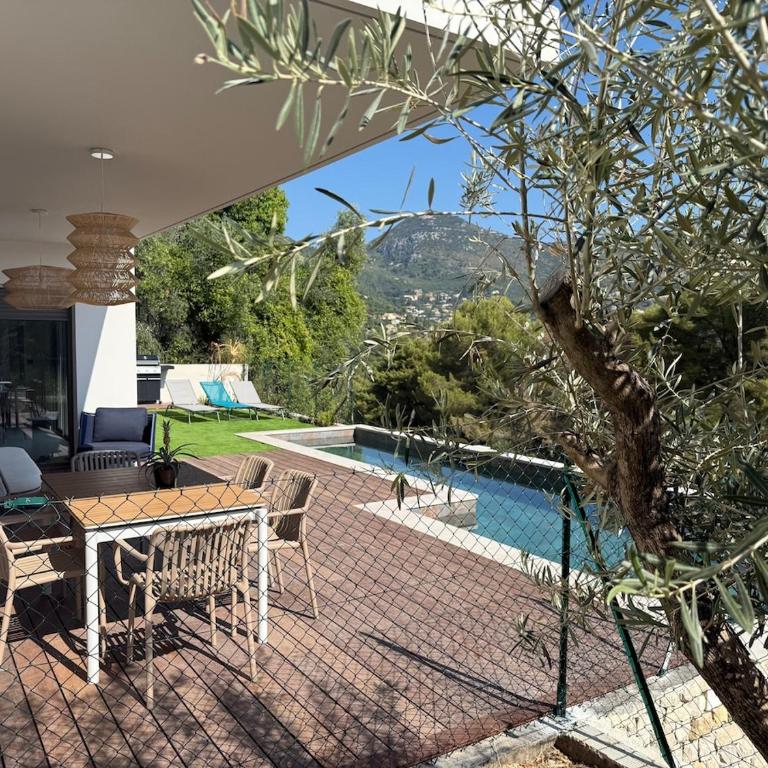 Prestige Villa - Swimming pool - View - Elevator - Villa - 1
