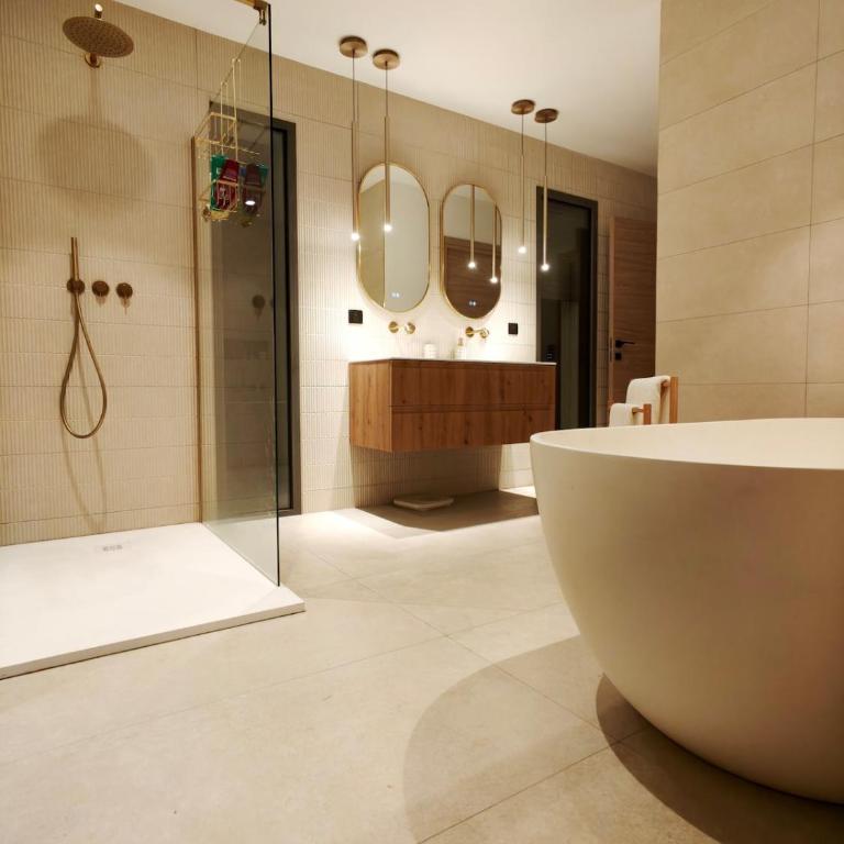 Prestige Villa - Swimming pool - View - Elevator - Villa - 17