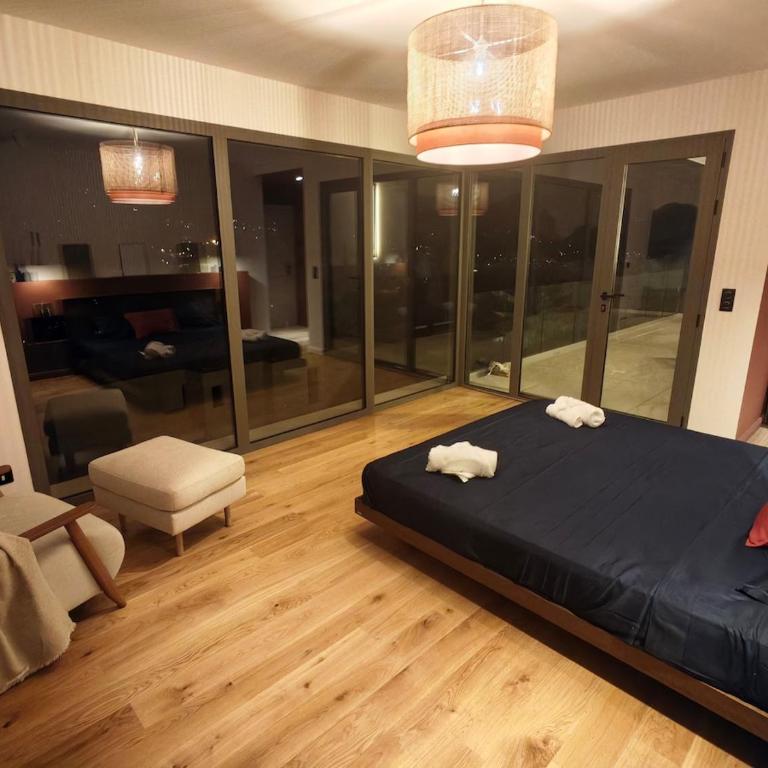 Prestige Villa - Swimming pool - View - Elevator - Villa - 21