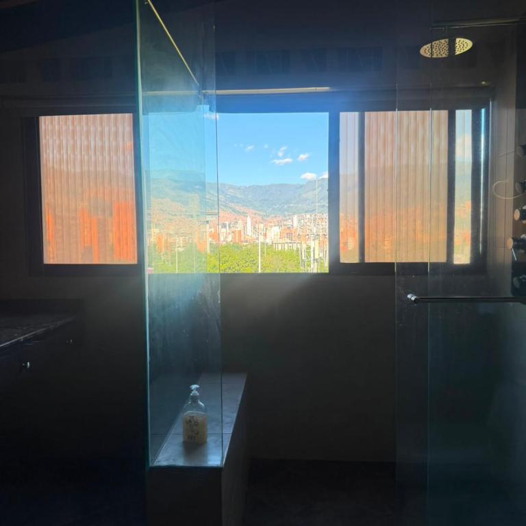 Emerald Terrace - Double Room with Shared Bathroom - 5