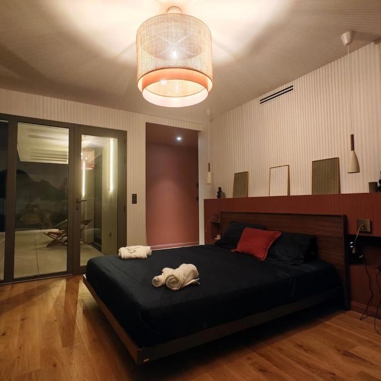 Prestige Villa - Swimming pool - View - Elevator - Villa - 32