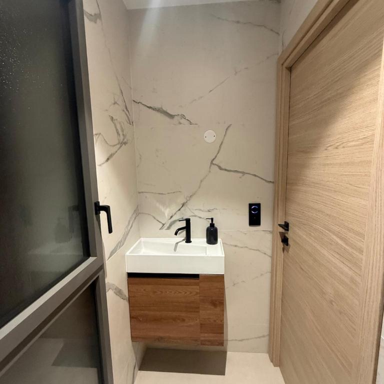 Prestige Villa - Swimming pool - View - Elevator - Villa - 52