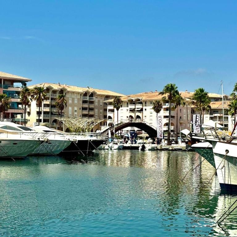 T3 Vue port panoramique, piscine, climatisé - Apartment mit 2 Schlafzimmern und Meerblick - 21