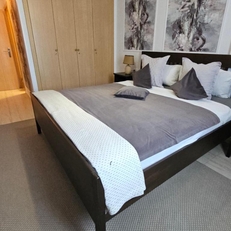 Ocean Breeze Retreat - Two-Bedroom Apartment - 9