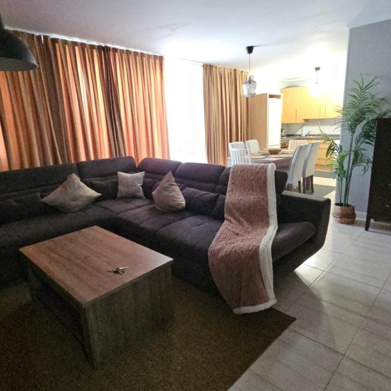 Ocean Breeze Retreat - Two-Bedroom Apartment - 12