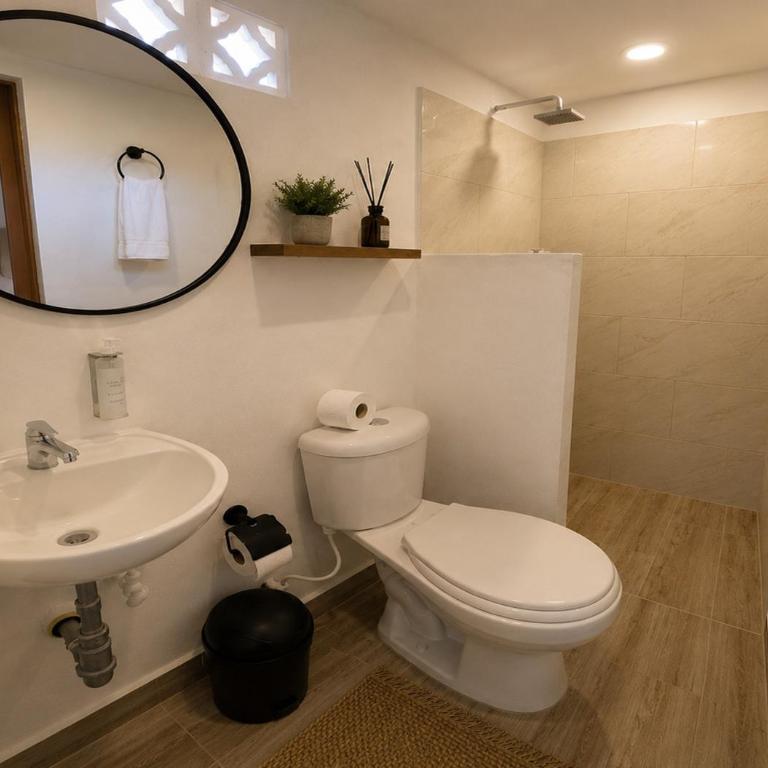 Luum Guest House Manila - Standard Triple Room - 5