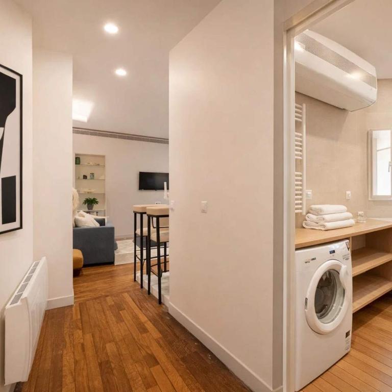 Fabulous property near Pantheon with lift - Appartement - 17