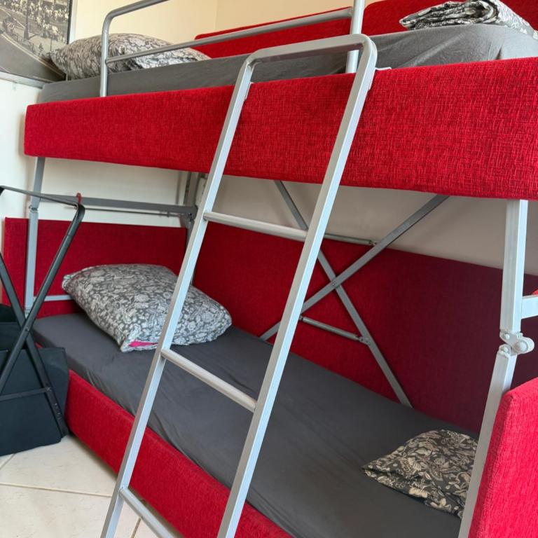 CHAMBRE dans appartement moderne guest house - Chambre Triple avec Salle de Bains Commune - 7